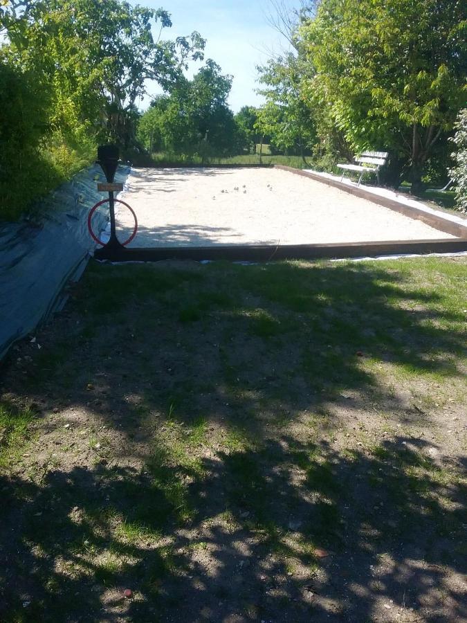 Villa Charmante A Bosset Avec Piscine Partagee Kültér fotó
