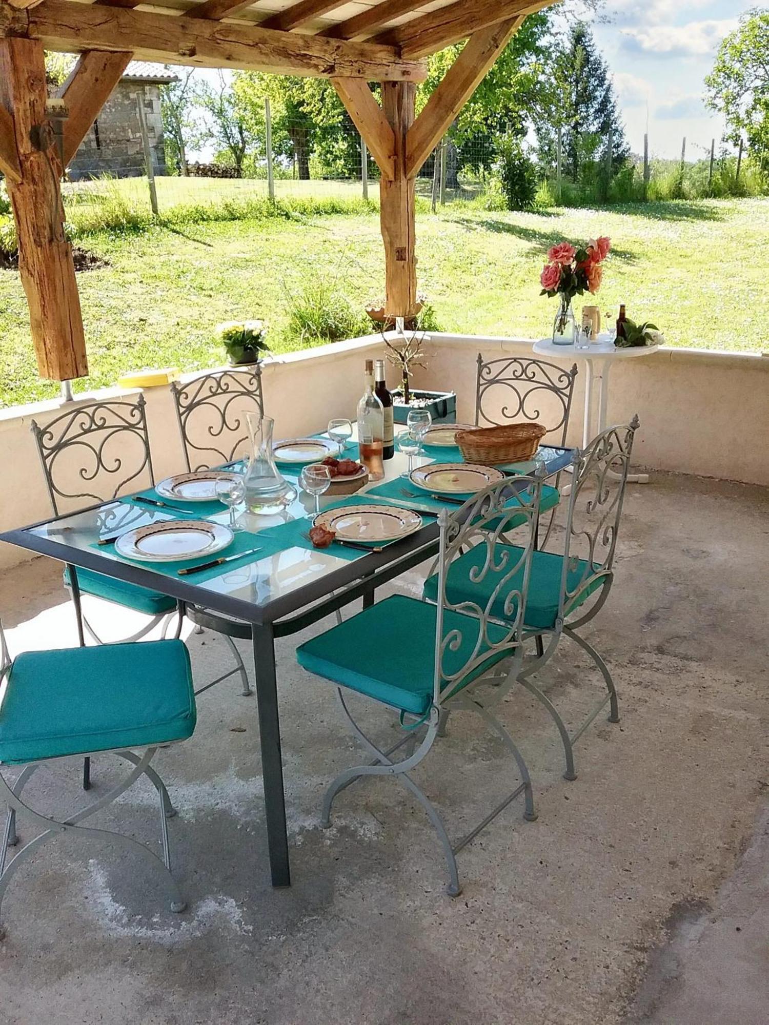 Villa Charmante A Bosset Avec Piscine Partagee Kültér fotó