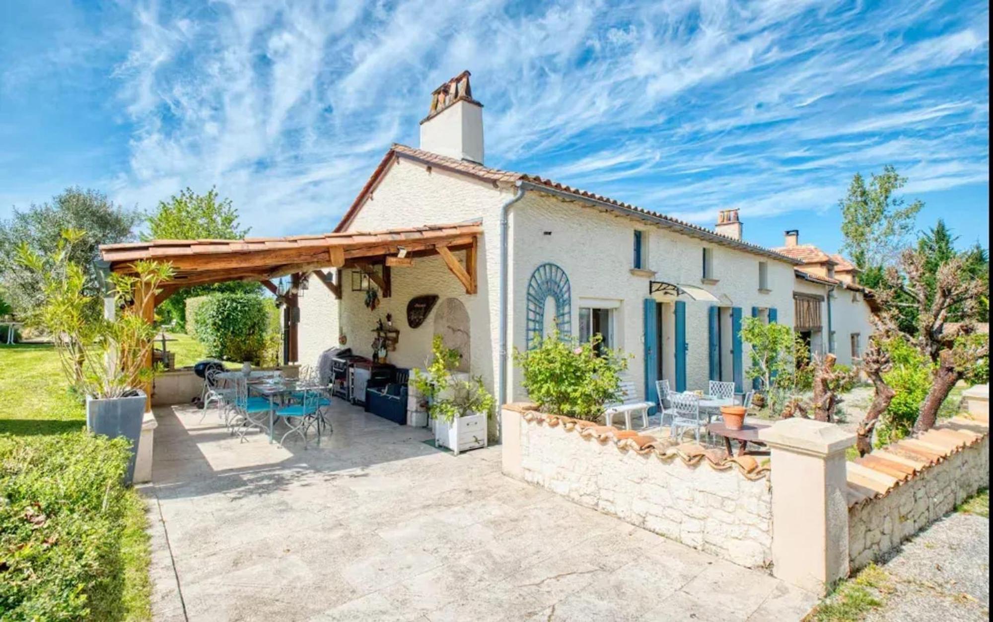 Villa Charmante A Bosset Avec Piscine Partagee Kültér fotó